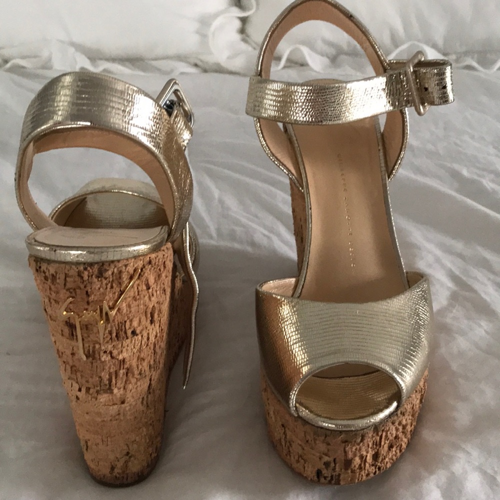 Shiny gold wedges